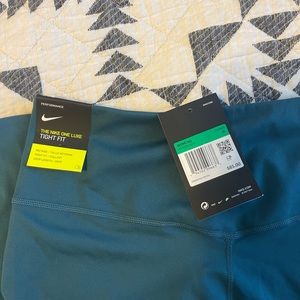 Nike The One Luxe Tight Fit Mid-Rise Crop Legging Size XL NWT Dark Green Teal